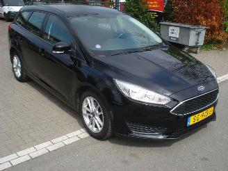 Damaged car Ford Focus 1.0 74KW STATION AIRCO-NAVIGATIE 2018/3