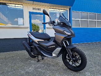 Aprilia  SR GT 200 picture 3