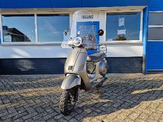 Capri  LOOK A LIKE VESPA picture 9