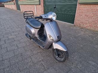 damaged scooters Turbho  RL-50 VESPA LX LOOK A LIKE MODEL 2018/8
