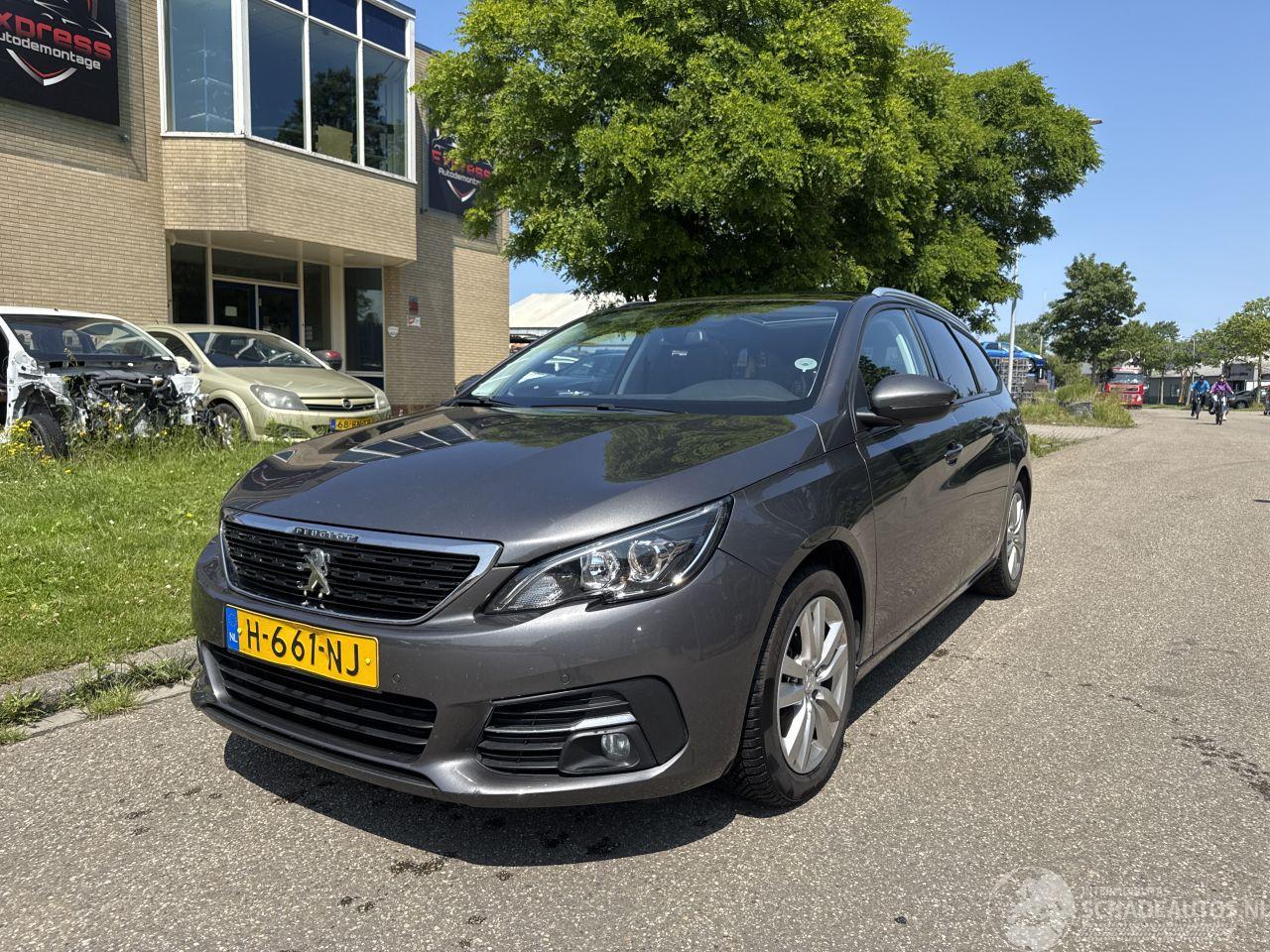 Peugeot 308 1.2 PureTech Blue Lease Executive