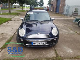 Coche siniestrado Mini Cooper Mini One/Cooper (R50), Hatchback, 2001 / 2007 1.6 16V One 2005/5