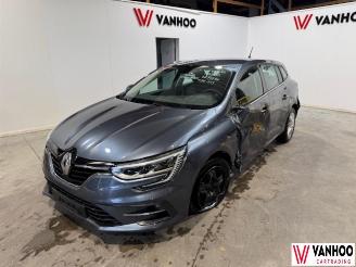 damaged passenger cars Renault Mégane  2023/7