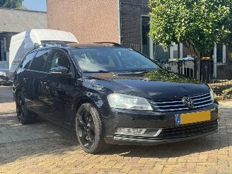 krockskadad bil auto Volkswagen Passat Variant 1.4 TSI Trendline BlueMotion 2013/1