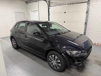 damaged passenger cars Volkswagen Polo // ONLY 88000 KM // 2019/2