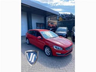 Uttjänta bilar auto Volvo V-60 V60 I (FW/GW), Combi, 2010 / 2018 2.0 D4 16V 2015/10