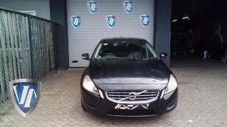 Vrakbiler auto Volvo S-60 S60 II (FS), Sedan, 2010 / 2018 1.6 DRIVe,D2 2013