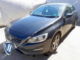 Vrakbiler auto Volvo S-60 S60 II (FS), Sedan, 2010 / 2018 2.0 D4 16V 2016/11