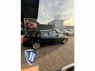 Vrakbiler auto BMW 3-serie  2010/9